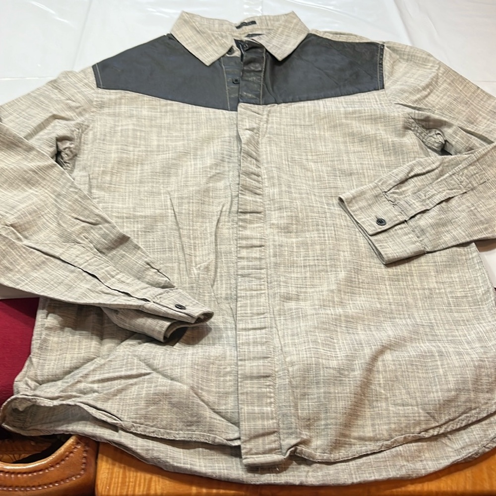 Guess gray Button down Black faux leather shoulders Men's Shirt sz medium 90s M
